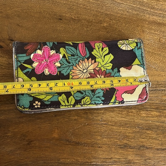 SAKROOTS Artist Circle Snap Wallet - Picture 12 of 12